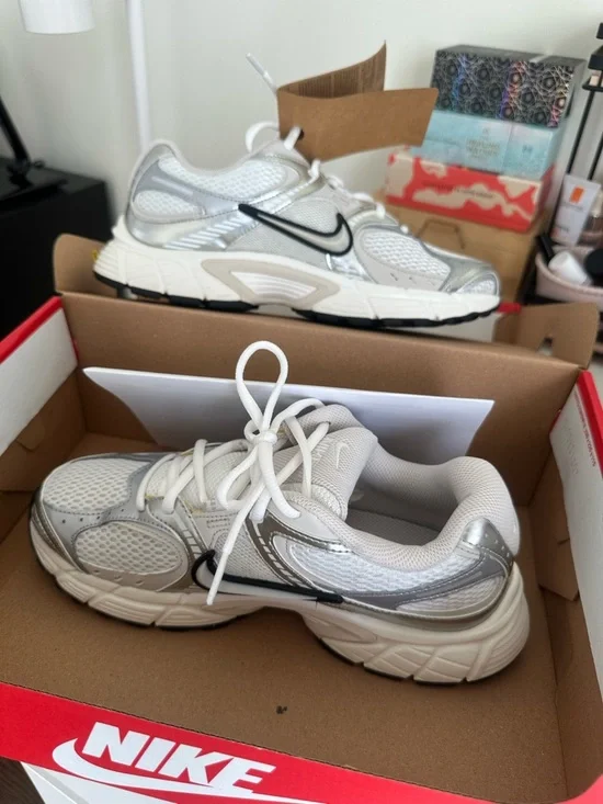 Nike V5 RNR - size 8.5 - Picture 2 of 4